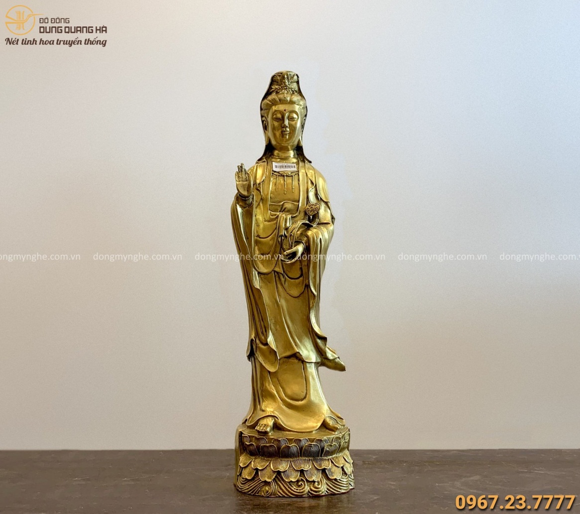 Tượng Phật Bà Quan Âm bằng đồng vàng kích thước 62x16 cm