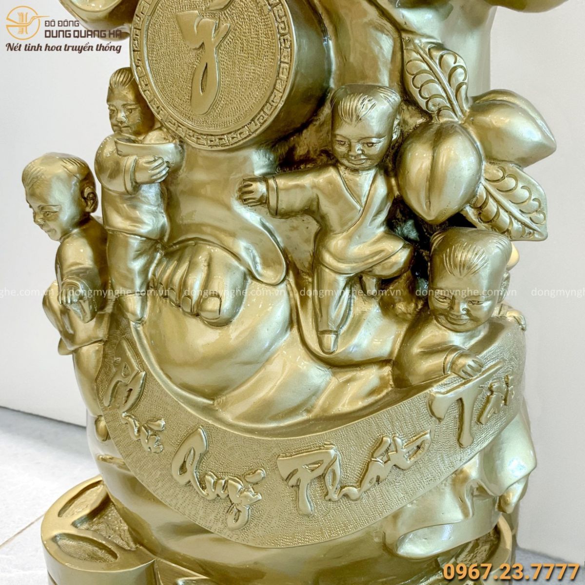 Tượng Phật Di Lặc chúc phúc bằng đồng đỏ làm màu 80x28x23 cm