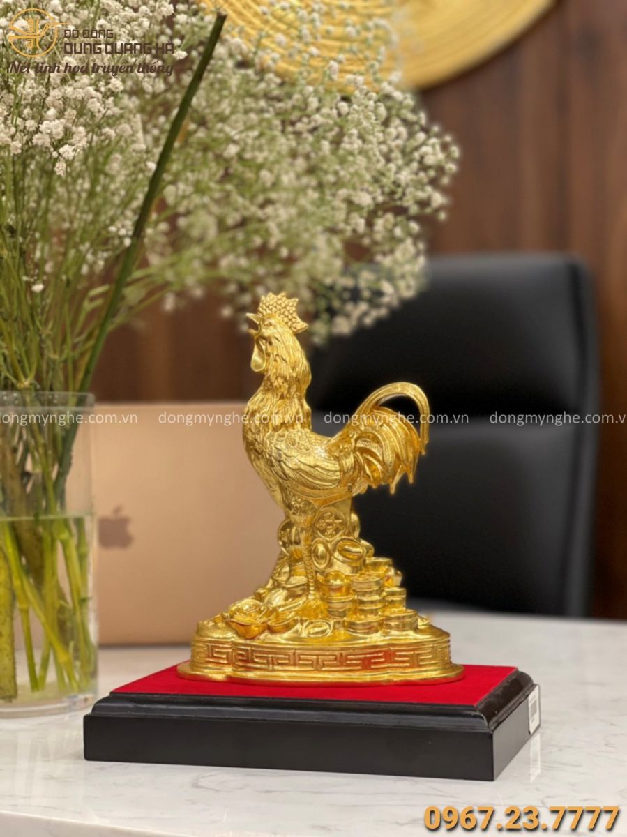 Tượng gà phong thủy bằng đồng vàng catut thếp vàng cao 22cm