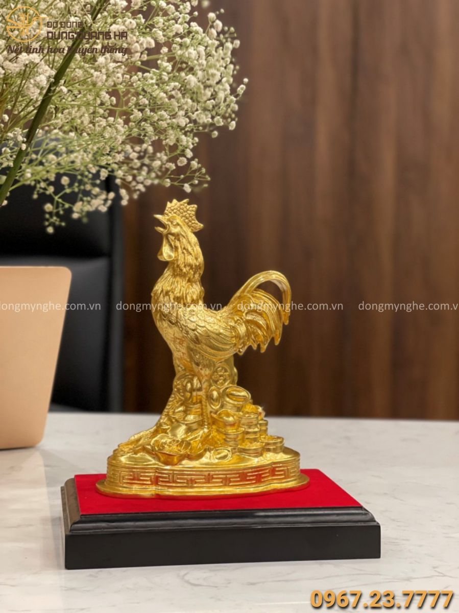 Tượng gà phong thủy bằng đồng vàng catut thếp vàng cao 22cm