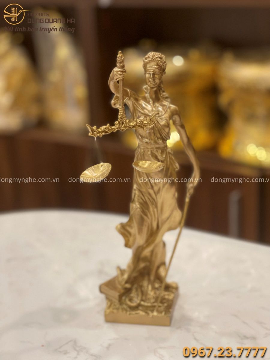 Tượng nữ thần công lý bằng đồng vàng thiết kế đẹp tinh xảo