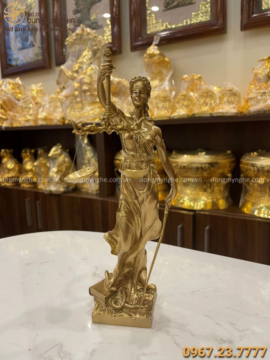 Tượng nữ thần công lý bằng đồng vàng thiết kế đẹp tinh xảo