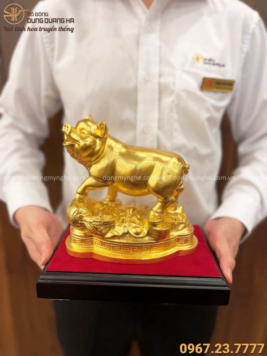 Tượng heo phong thủy bằng đồng vàng catut thếp vàng cao 16cm