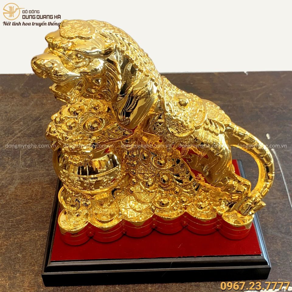 Tượng Hổ phong thủy thịnh vượng ôm hũ tiền mạ vàng 24k