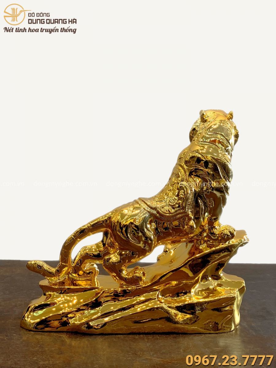 Tượng Hổ bằng đồng đứng bệ đá mạ vàng 24k tạo hình độc đáo