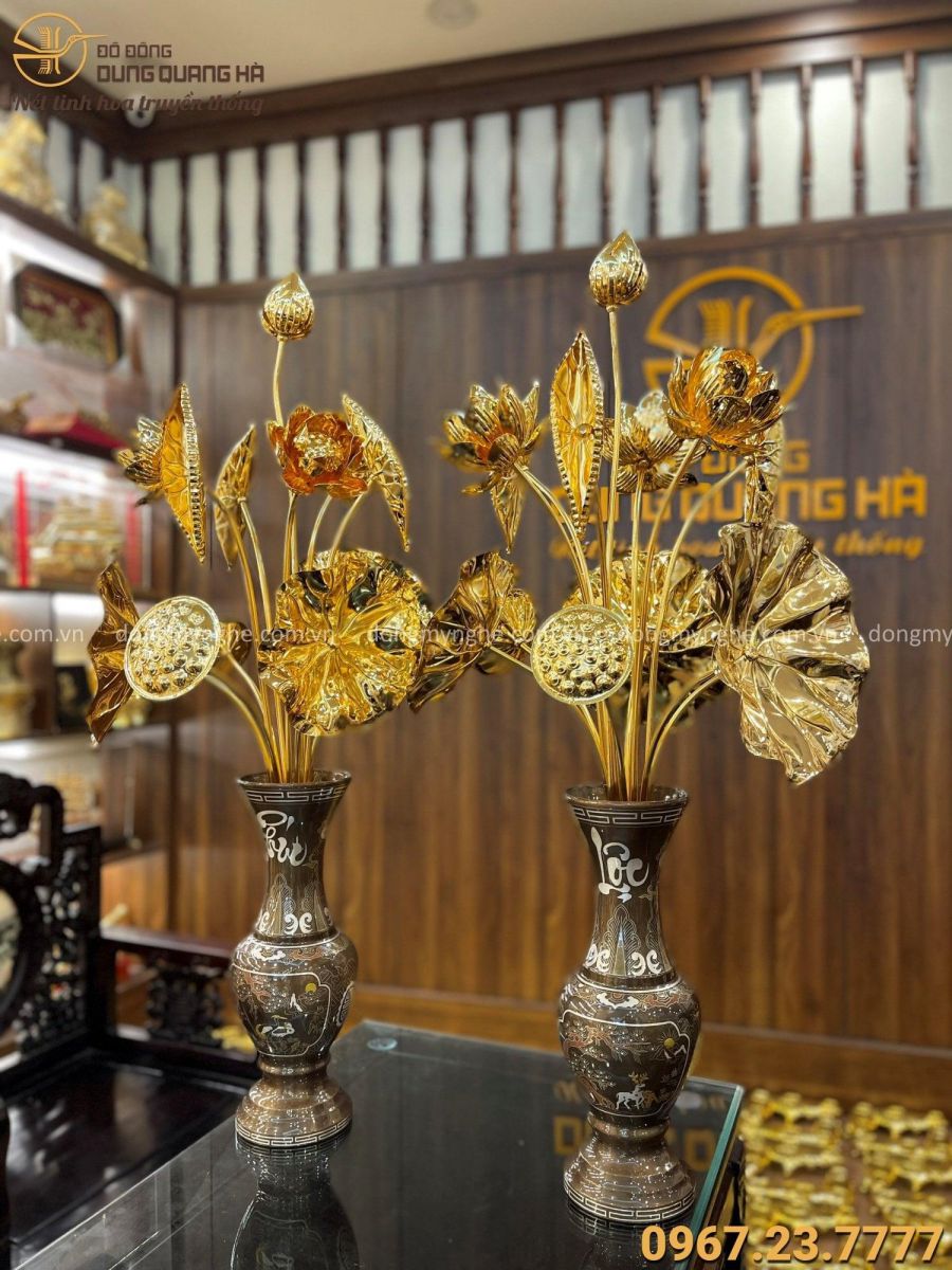 Lọ hoa thờ bằng đồng cắm bó sen 13 bông mạ vàng sang trọng