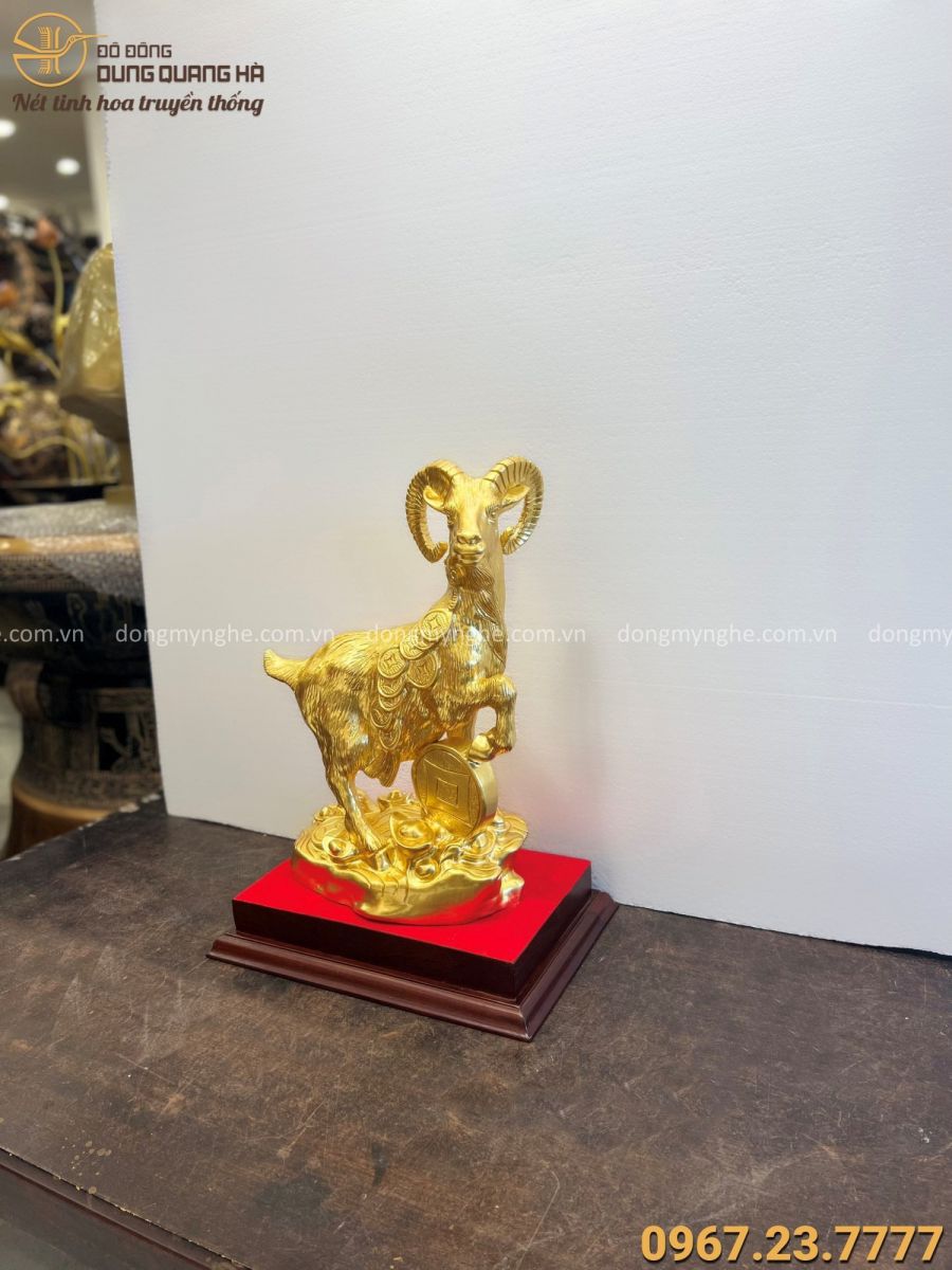 Tượng Dê phong thủy bằng đồng vàng dát vàng 9999 cao 40cm