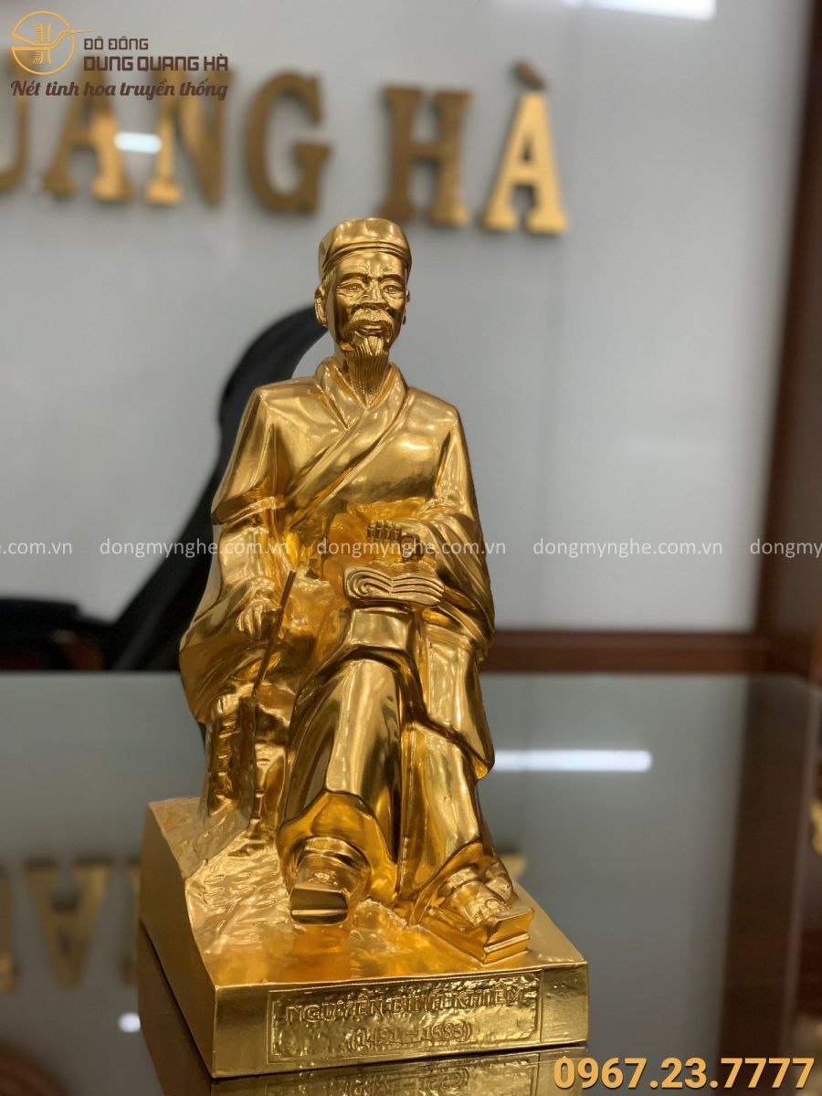 Tượng Nguyễn Bỉnh Khiêm bằng đồng đỏ thếp vàng cao 42 cm