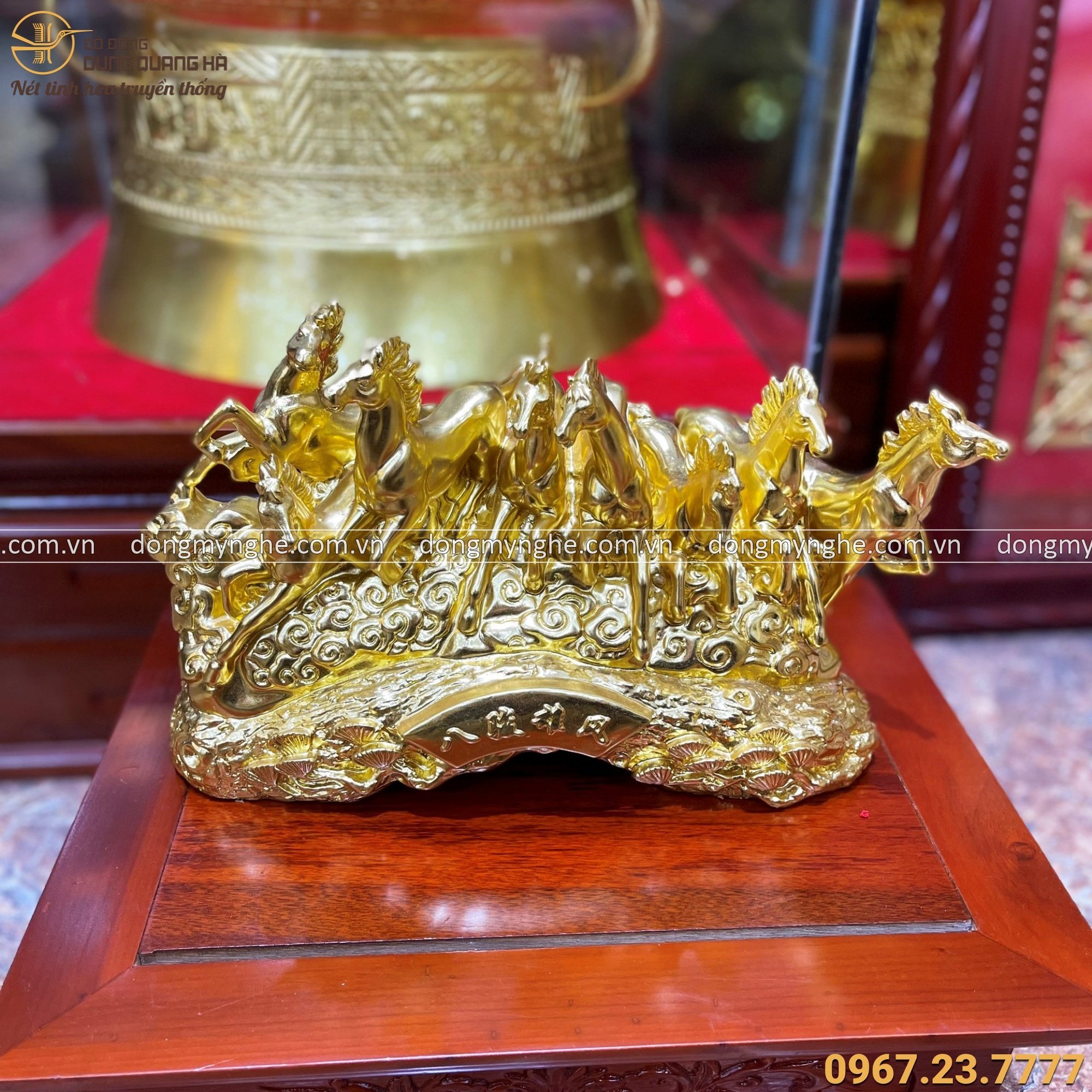Tượng Bát Mã bằng đồng thếp vàng 9999 kích thước 25 x 15 cm