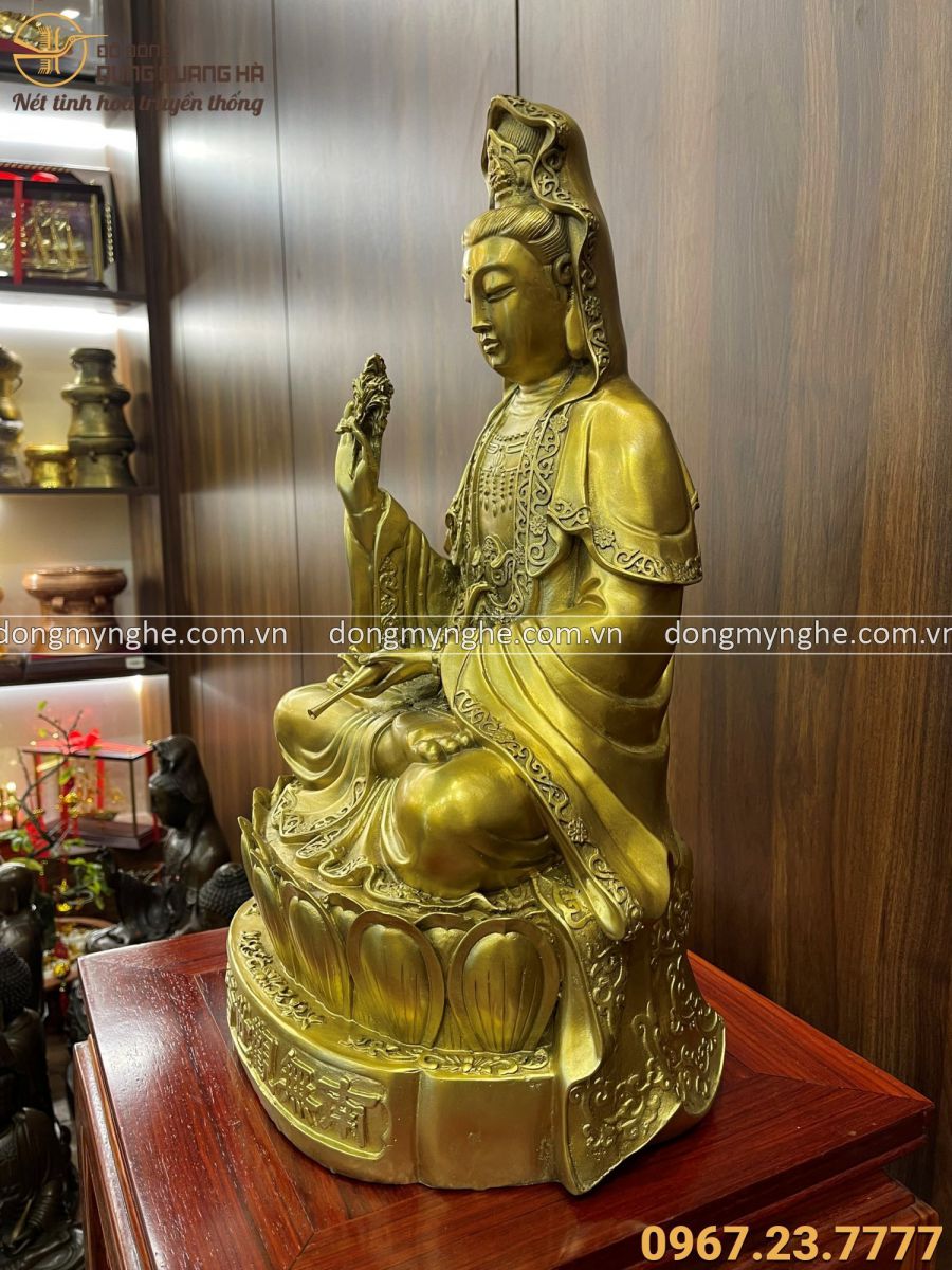 Tượng Phật Bà Quan Âm đồng vàng kích thước 52 x 31 x 23cm nặng 8.5kg