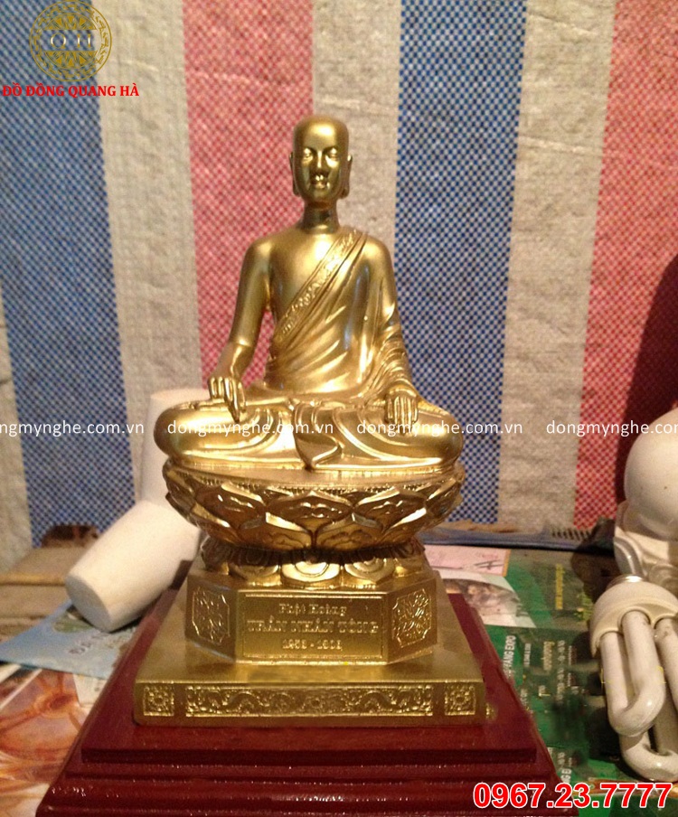Tượng Phật hoàng Trần Nhân Tông bằng đồng