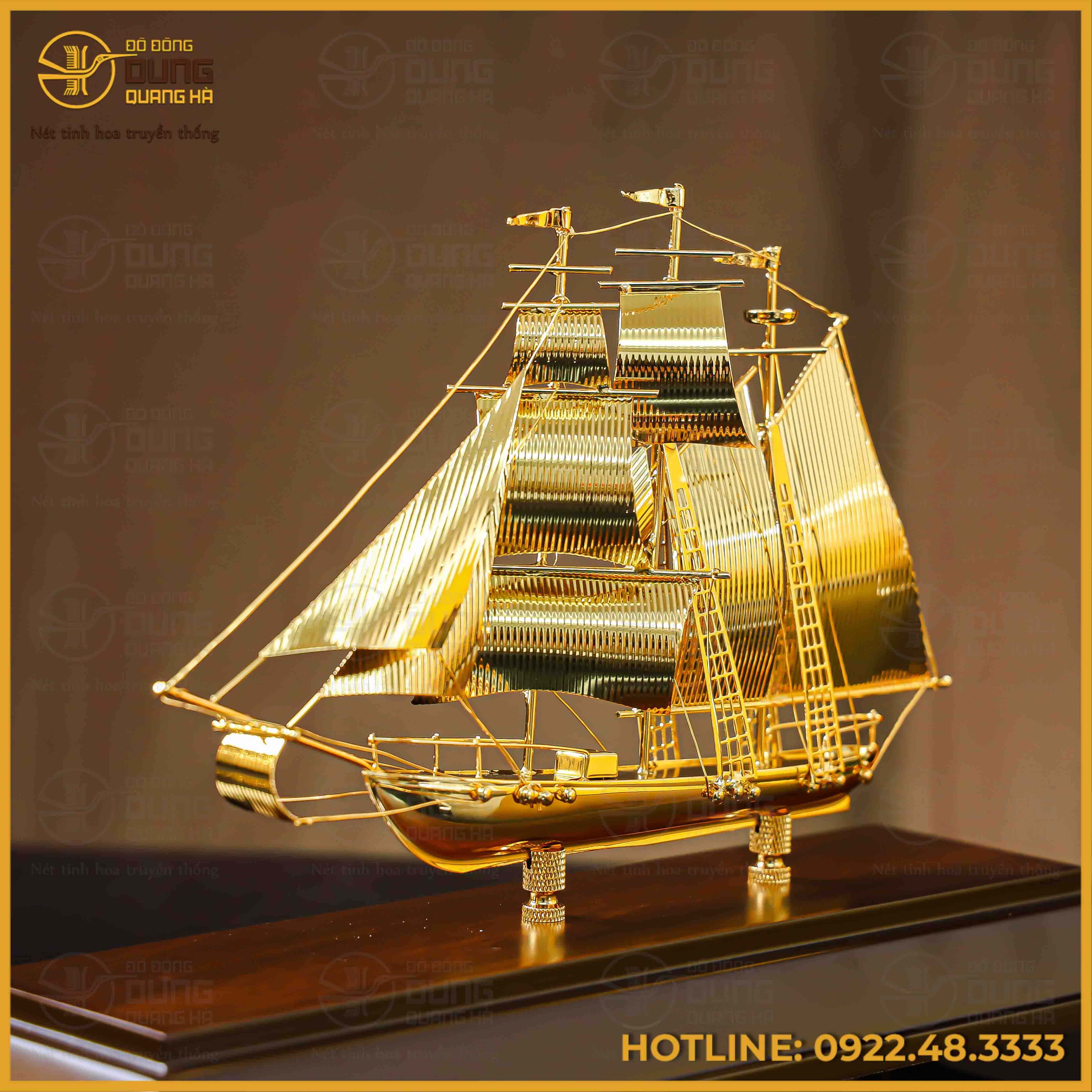 Quà tặng thuyền buồm đồng vàng mạ vàng cao 30cm