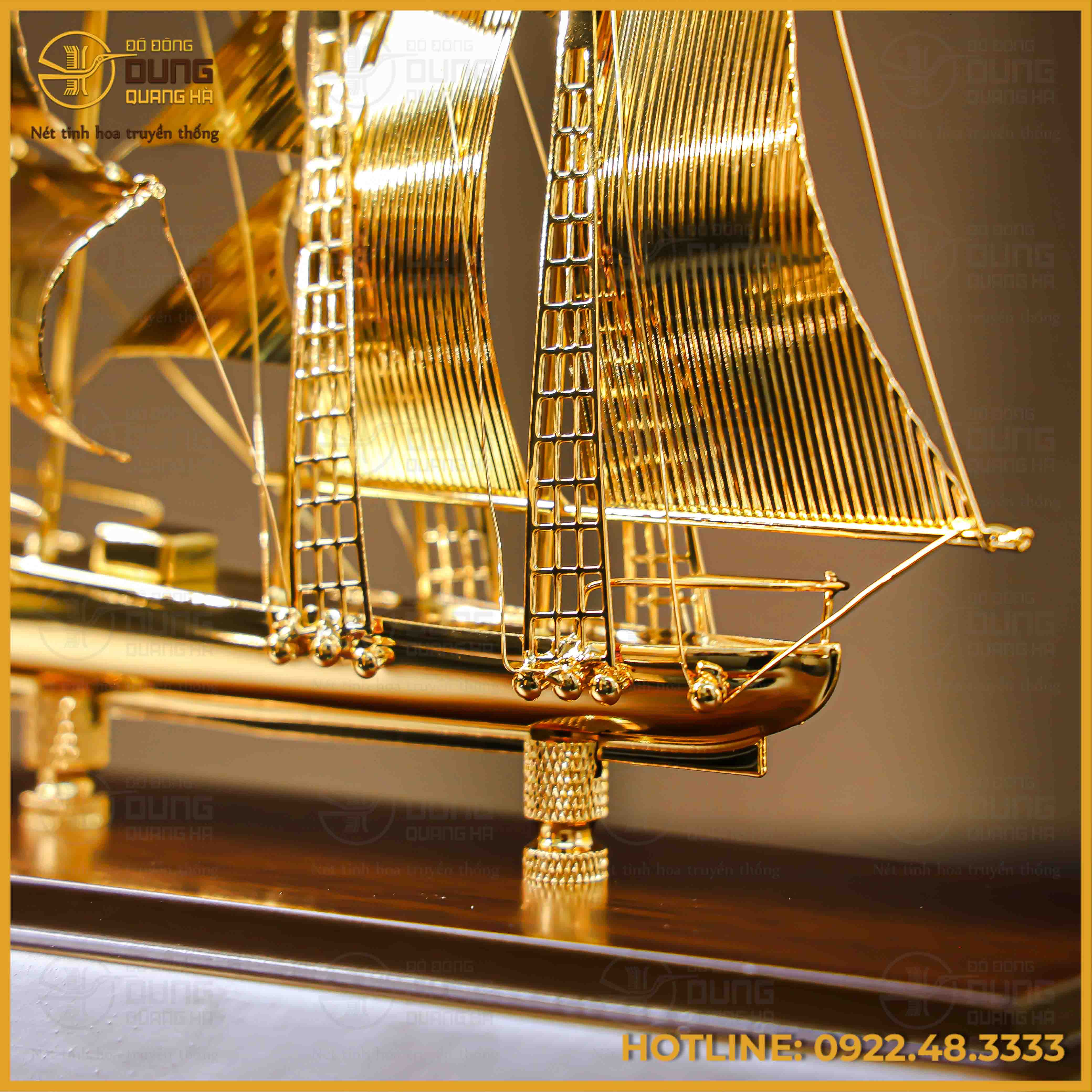 Quà tặng thuyền buồm đồng vàng mạ vàng cao 30cm