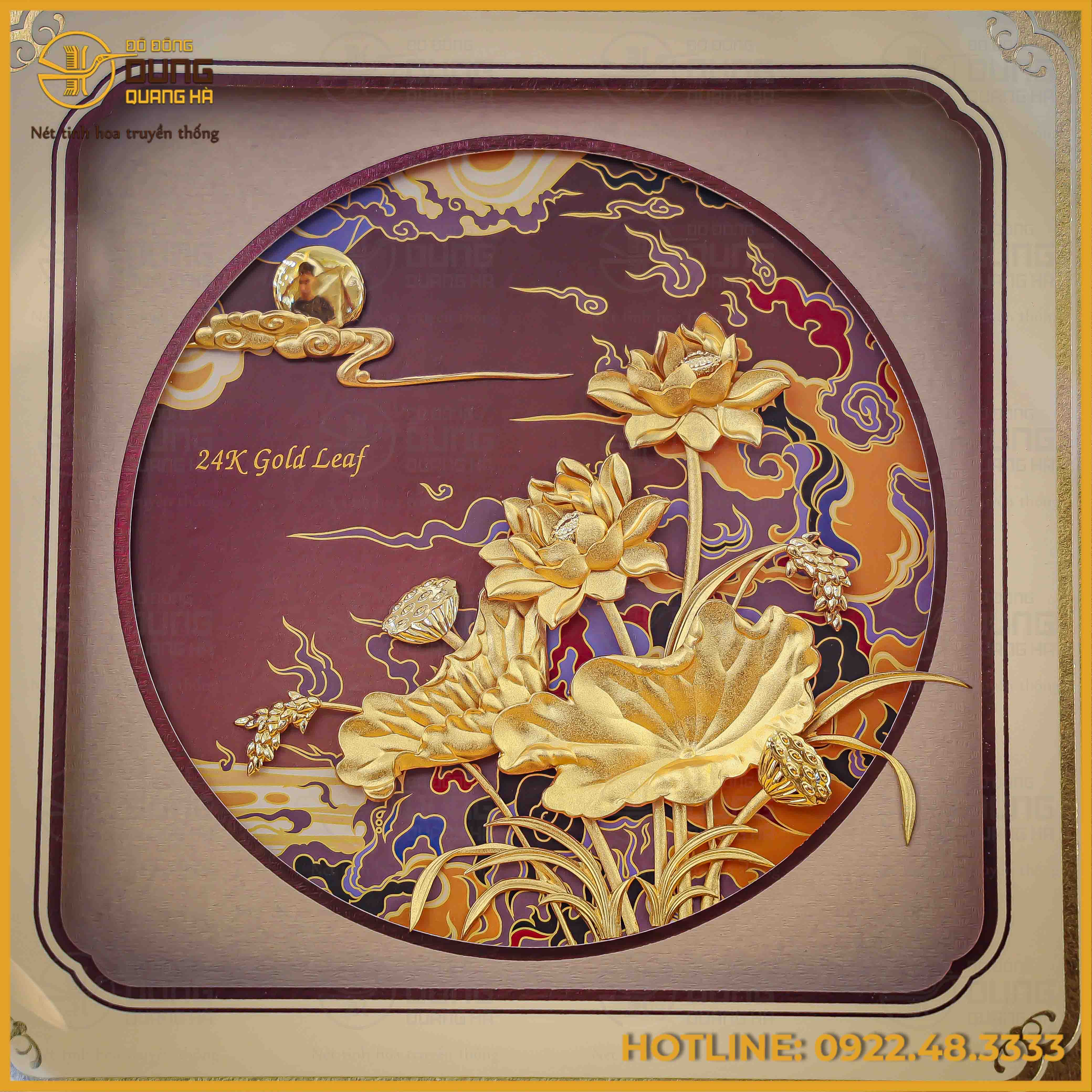 Quà tặng tranh hoa sen khung vàng kích thước 29x29cm