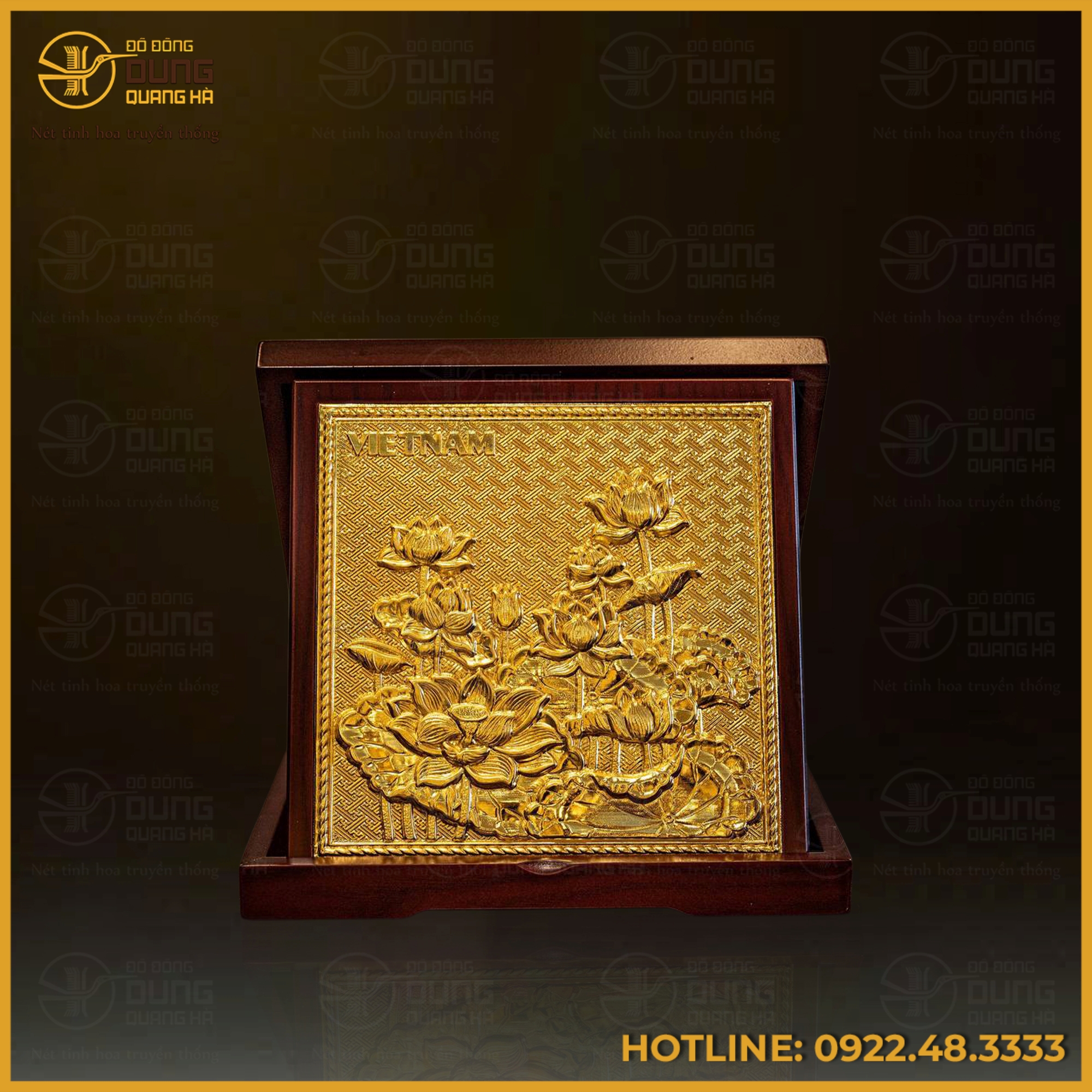 Tranh hoa sen bằng đồng mạ vàng khung gỗ cao cấp