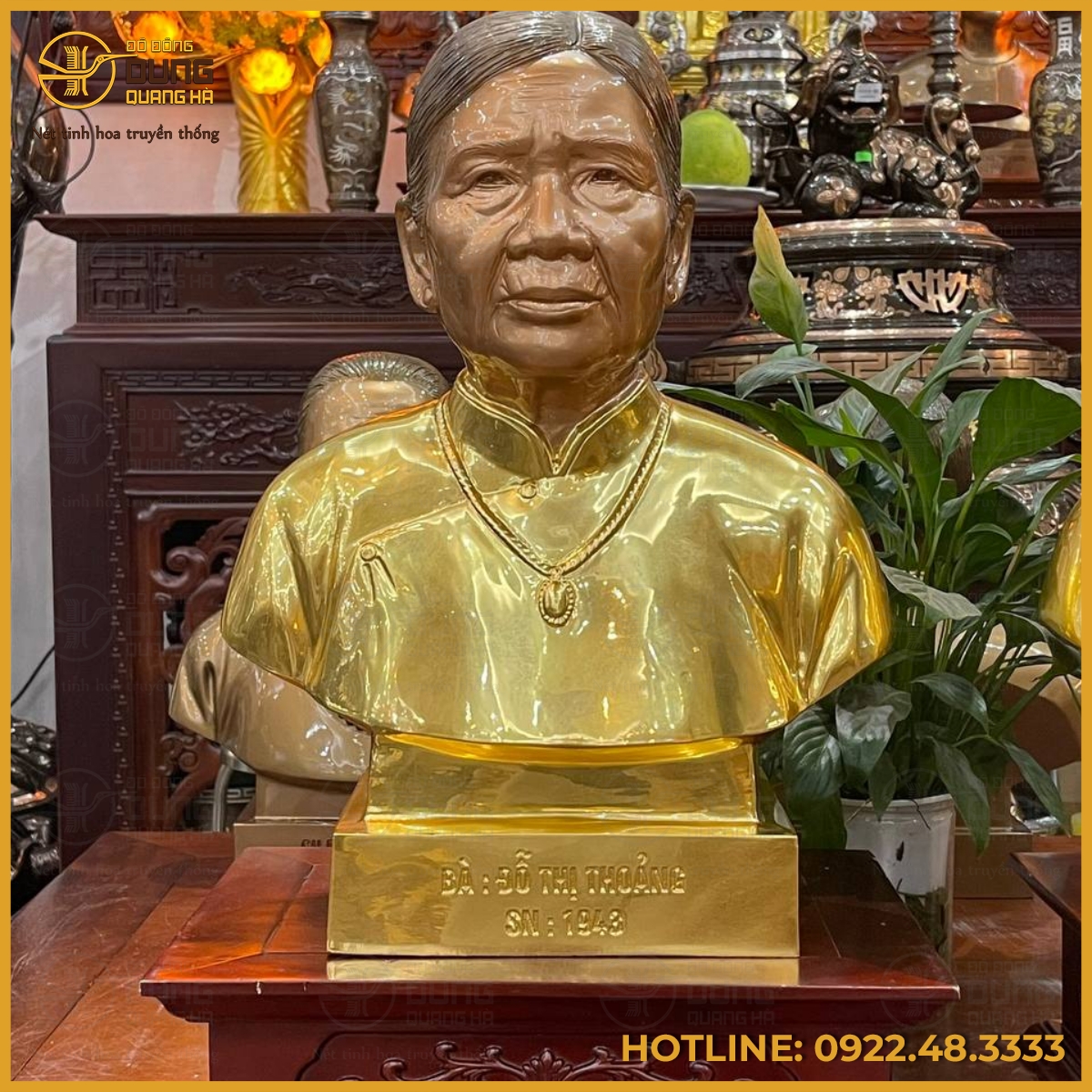 Tượng chân dung cụ bà bán thân bằng đồng mạ vàng
