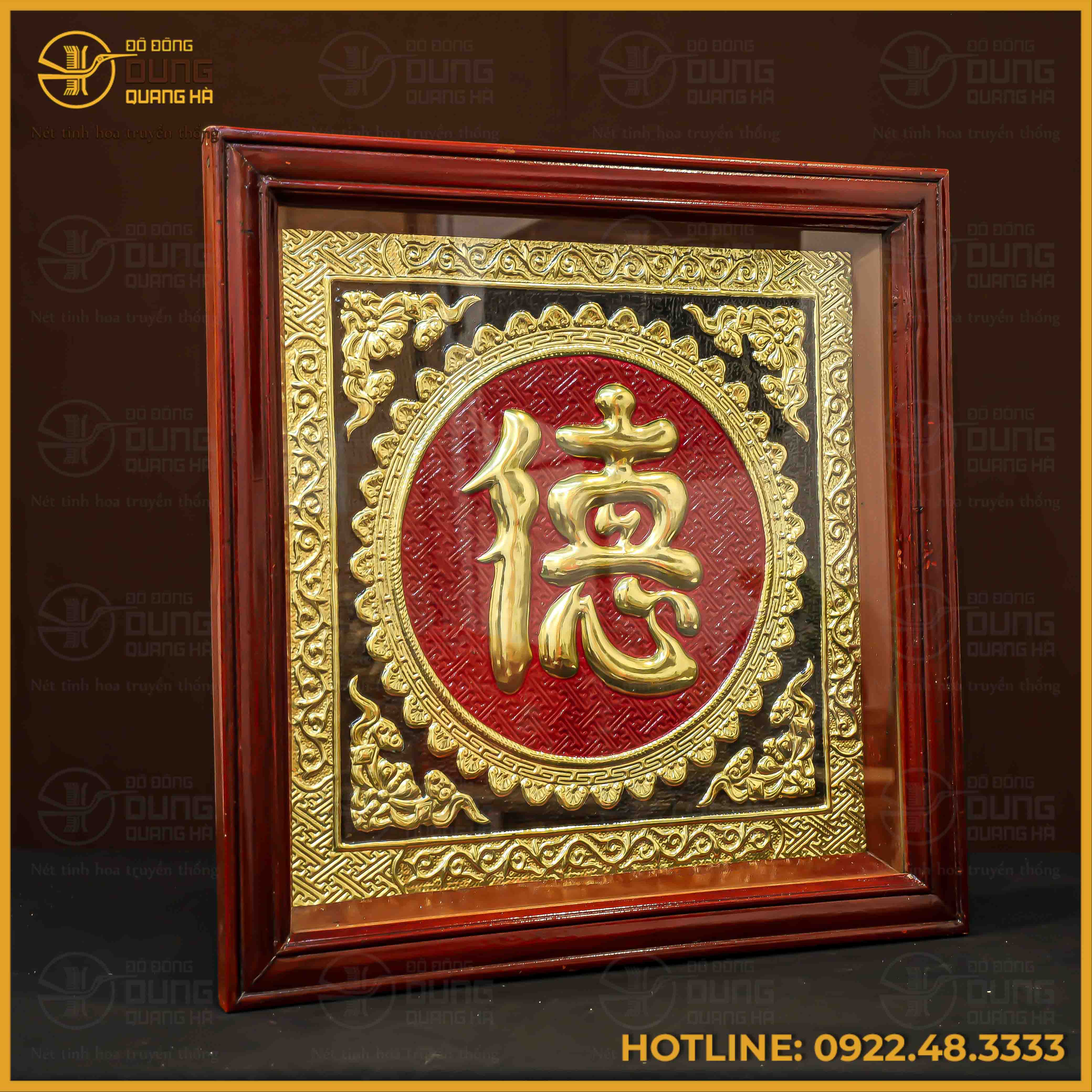 Tranh chữ Đức đồng vàng nền đỏ