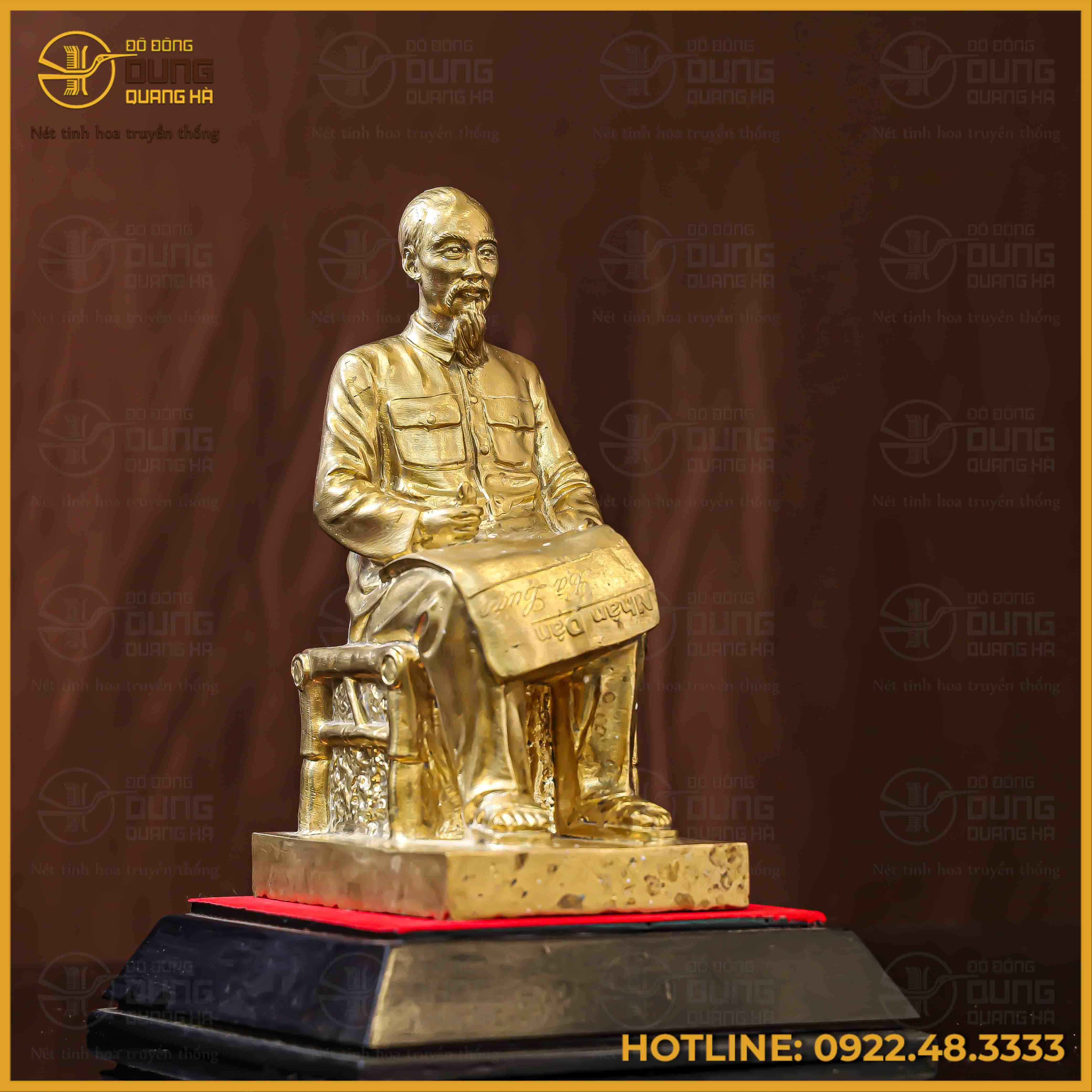 Tượng Bác Hồ ghế mây đồng vàng mộc cao 20cm