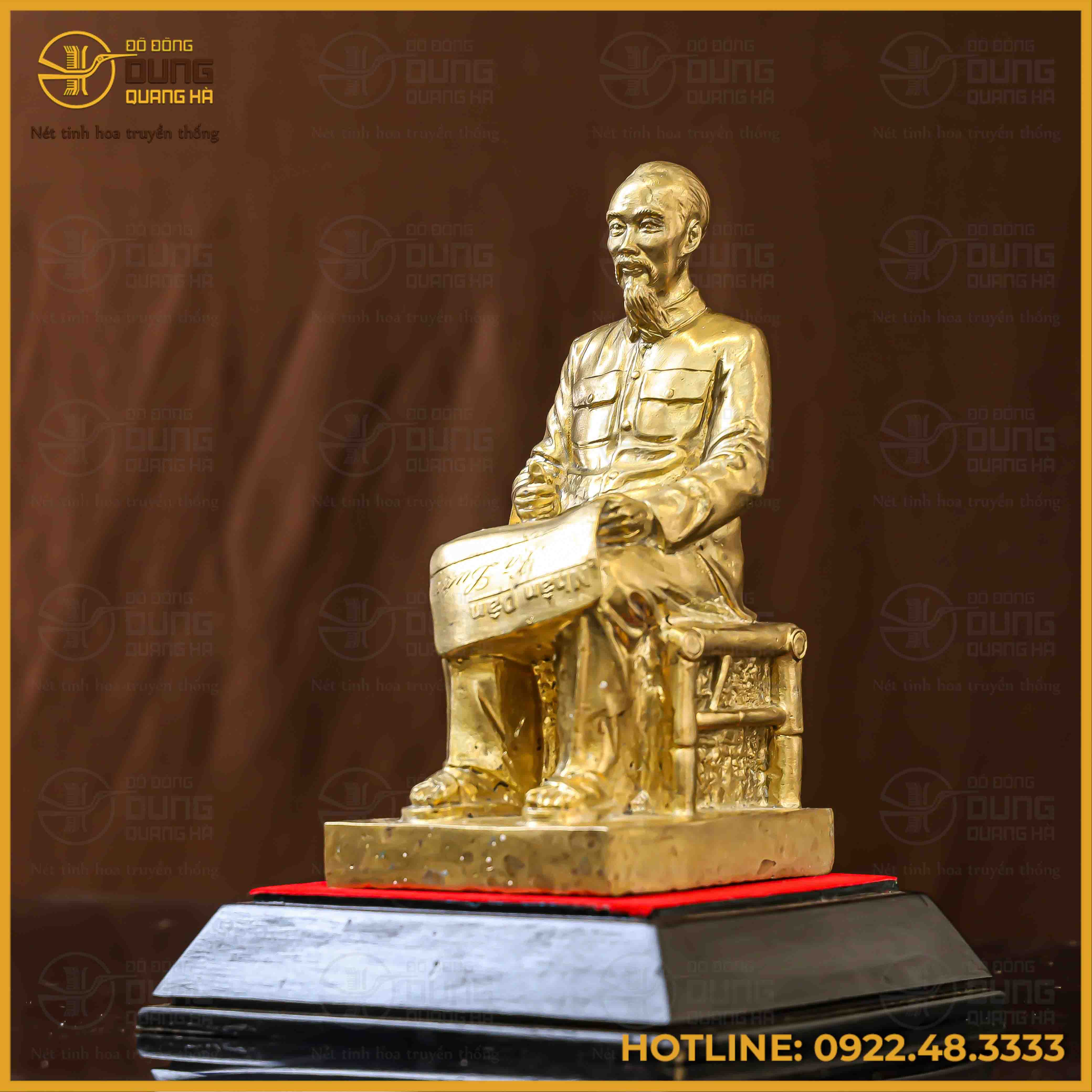 Tượng Bác Hồ ghế mây đồng vàng mộc cao 20cm