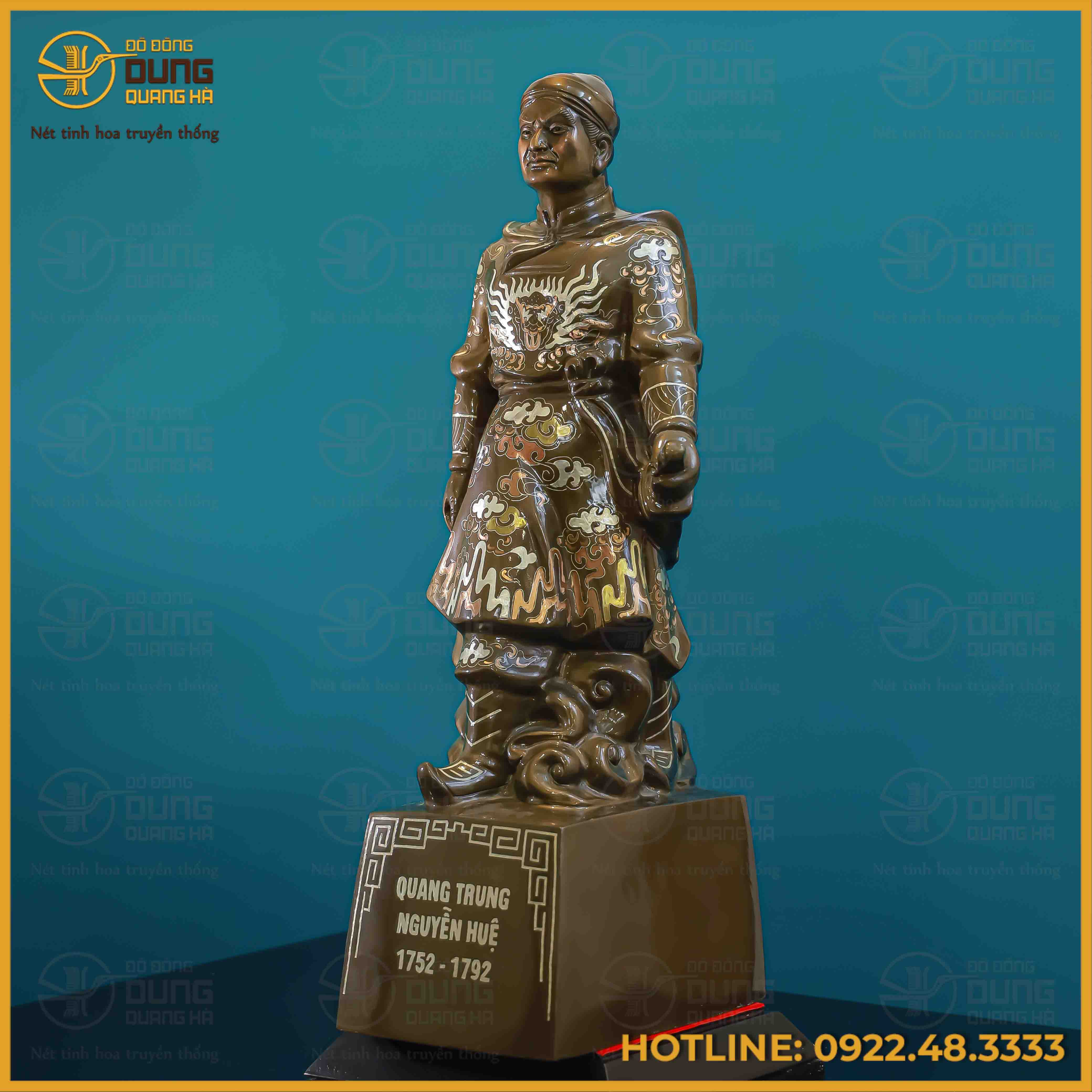 Tượng Quang Trung đồng đỏ khảm tam khí cao 52cm