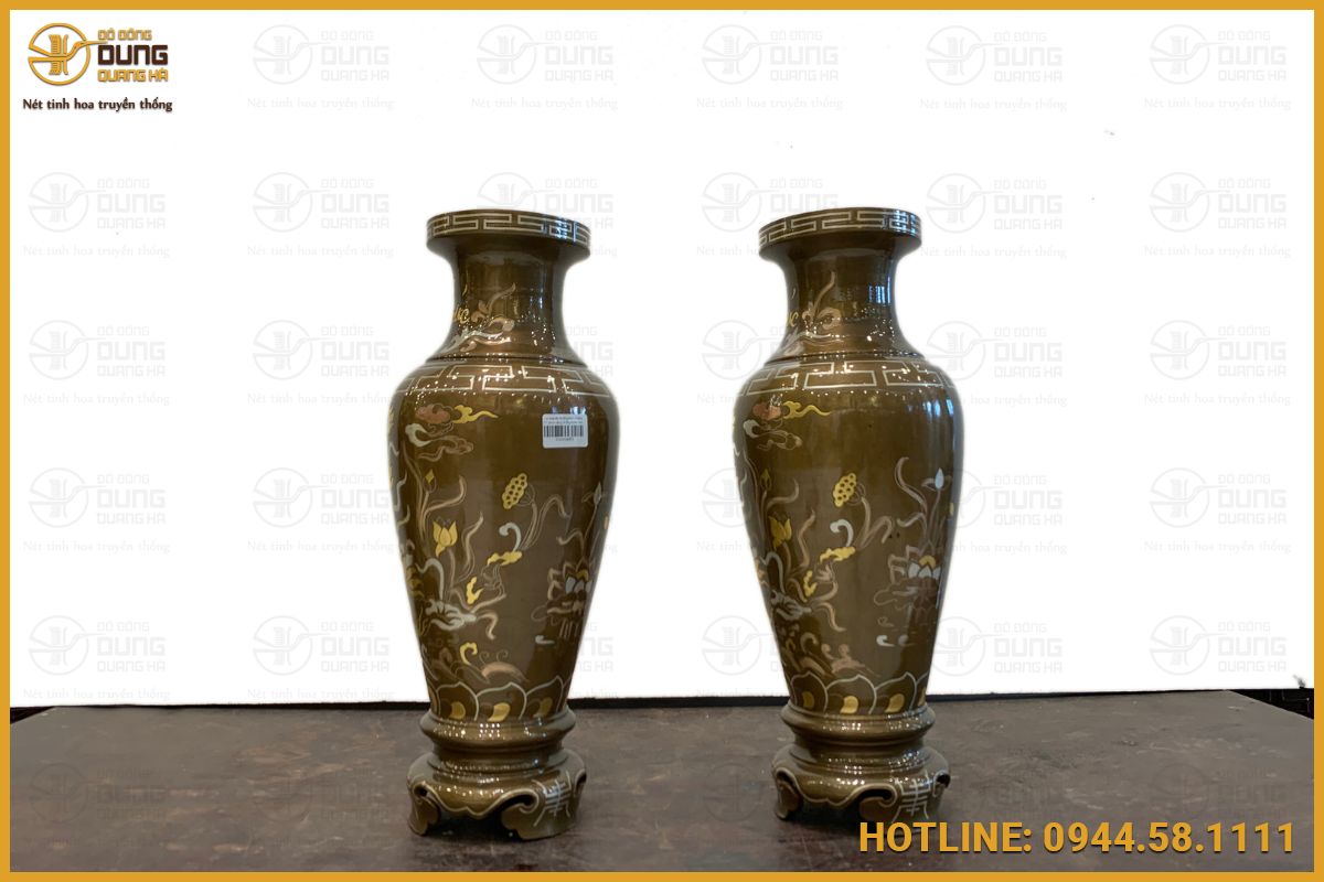 Lọ hoa bằng đồng