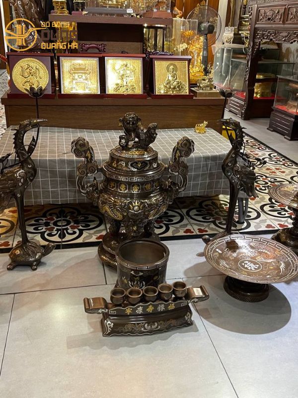 Khách từ Tây Ninh sắm bộ đồ thờ ngũ sắc cao 60cm