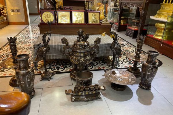 Khách từ Tây Ninh sắm bộ đồ thờ ngũ sắc cao 60cm