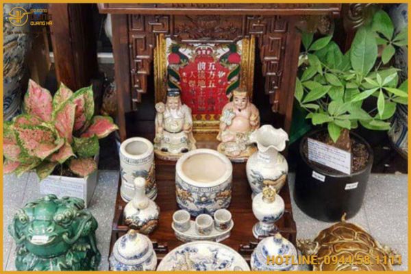 Bàn thờ Thần Tài Thổ Địa nên đặt 5 ly nước hay 3 ly?