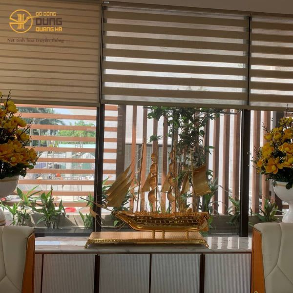 Giao thuyền 1m và bộ logo của khách tại Quận 2, TP.HCM