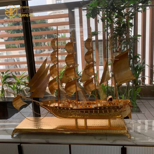 Giao thuyền 1m và bộ logo của khách tại Quận 2, TP.HCM