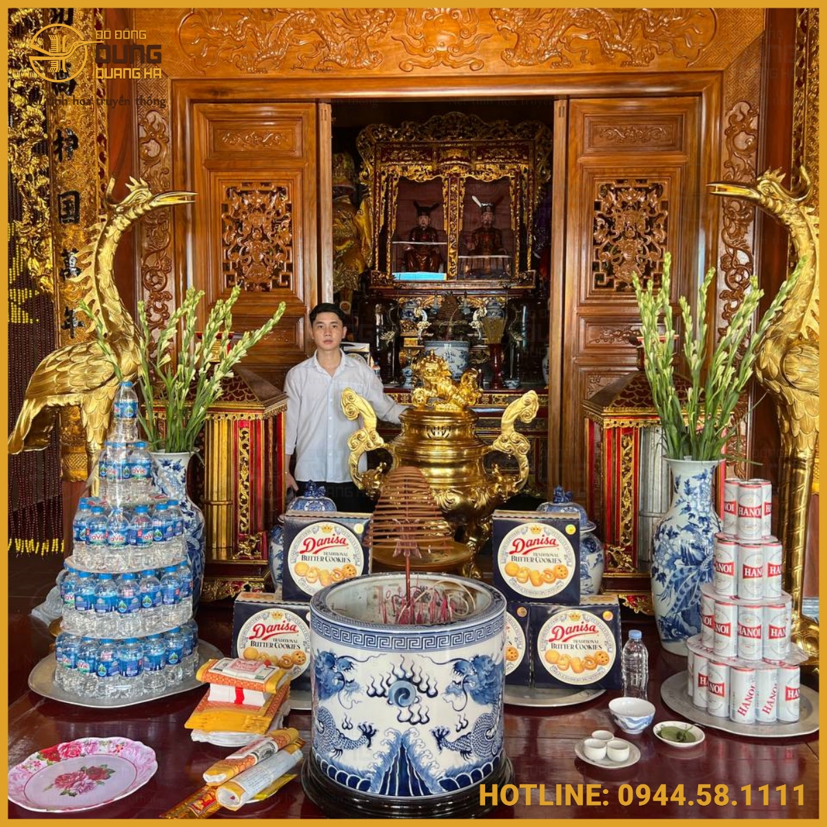 Bàn giao đôi hạc 2m23 đồng đỏ catut dát vàng 9999, lư đỉnh hoa sòi 1m45 catut dát vàng, đỉnh mao rồng 1m5 đồng đỏ cạo màu, đôi đèn mái chùa 1m76 đồng đỏ cạo màu tại Đình làng Tân Tiến, An Dương, Hải Phòng