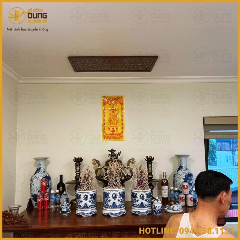 Bàn giao bộ tam sự đỉnh nến hoa sòi cao 60cm cho khách Tân Mai - Hà Nội