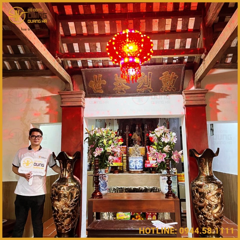 Bàn giao đôi lộc bình rồng phương đồng đỏ cạo màu cao 1m45 nặng 200kg cho Điện Thờ Đức Thánh Trần (Thanh Trì - Hà Nội)
