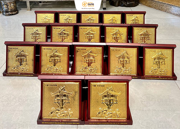 Hoàn thiện 17 tranh Chùa Một Cột 23cm mạ vàng cho khách Vũng Tàu