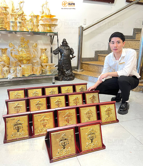 Hoàn thiện 17 tranh Chùa Một Cột 23cm mạ vàng cho khách Vũng Tàu
