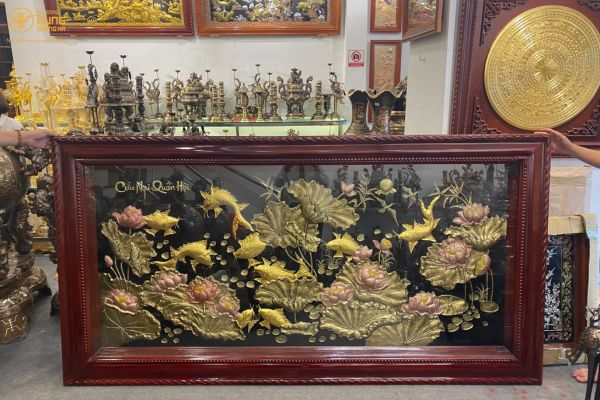 Bật Mí Ý Nghĩa Tranh Đồng Cửu Ngư Quần Hội 