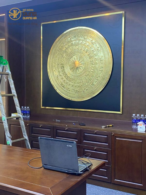 Lắp đặt mặt trống đồng vàng 1m2 cho khách tại Hà Nội