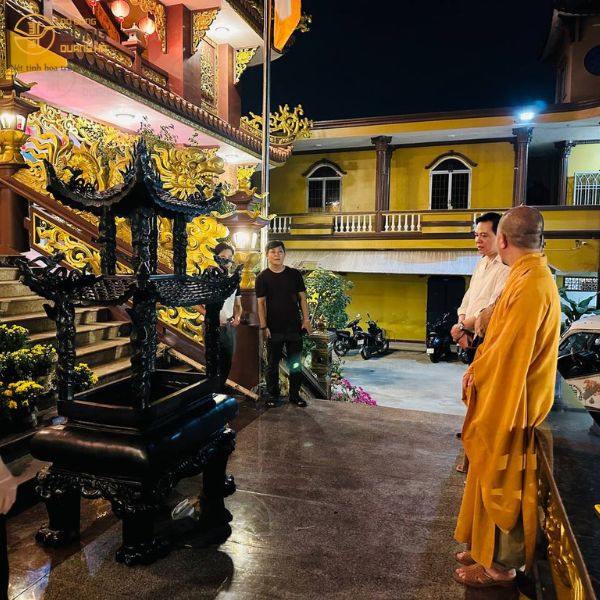 Đồ đồng Dung Quang Hà giao lư hương tại tu viện Vĩnh Đức - Sài Gòn