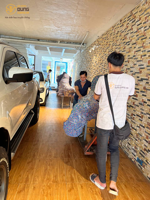 Hoàn thiện và lắp đặt 2 pho tượng chân dung cao 1m60 cho khách tại Tp. Hồ Chí Minh