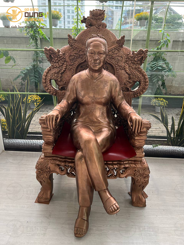 Hoàn thiện và lắp đặt 2 pho tượng chân dung cao 1m60 cho khách tại Tp. Hồ Chí Minh