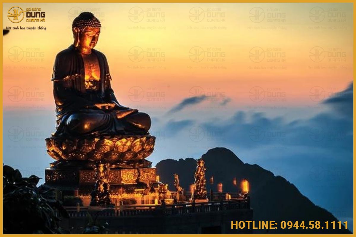 Tượng Phật A Di Đà - Fansipan (Lào Cai)