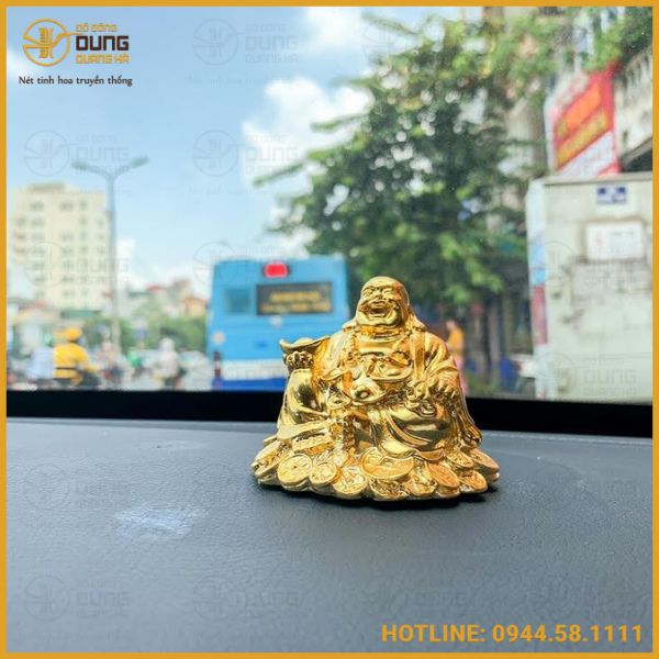 Ý nghĩa đặt tượng Phật Di Lặc trên xe ô tô