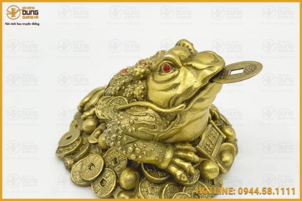 [Tìm Hiểu]  Vị Trí Đặt Cóc Ngậm Tiền Trên Bàn Thờ Thần Tài