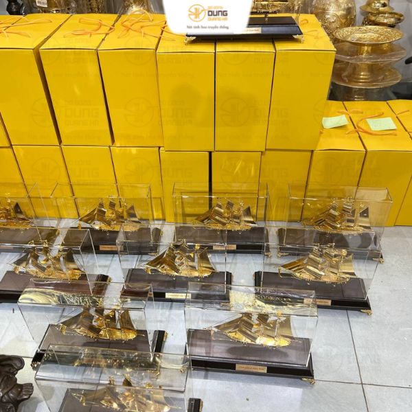 Xuất 100 mô hình thuyền quà tặng cho khách TTVN GROUP