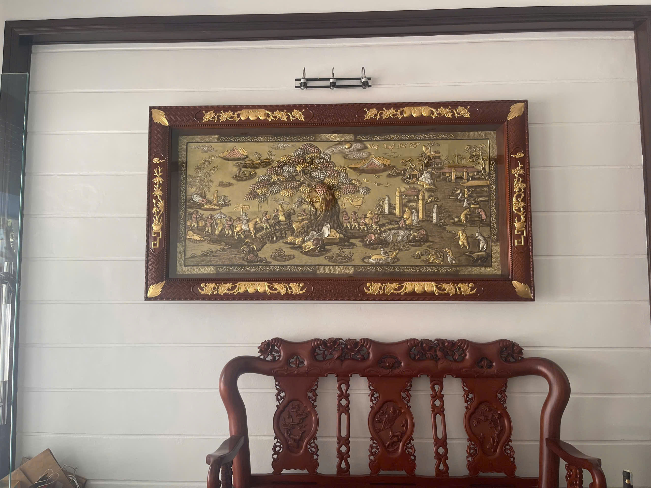 Đồ đồng Dung Quang Hà hoàn thiện lắp đặt bức tranh đồng Vinh Quy Bái Tổ dát vàng bạc tại TP Hải Dương