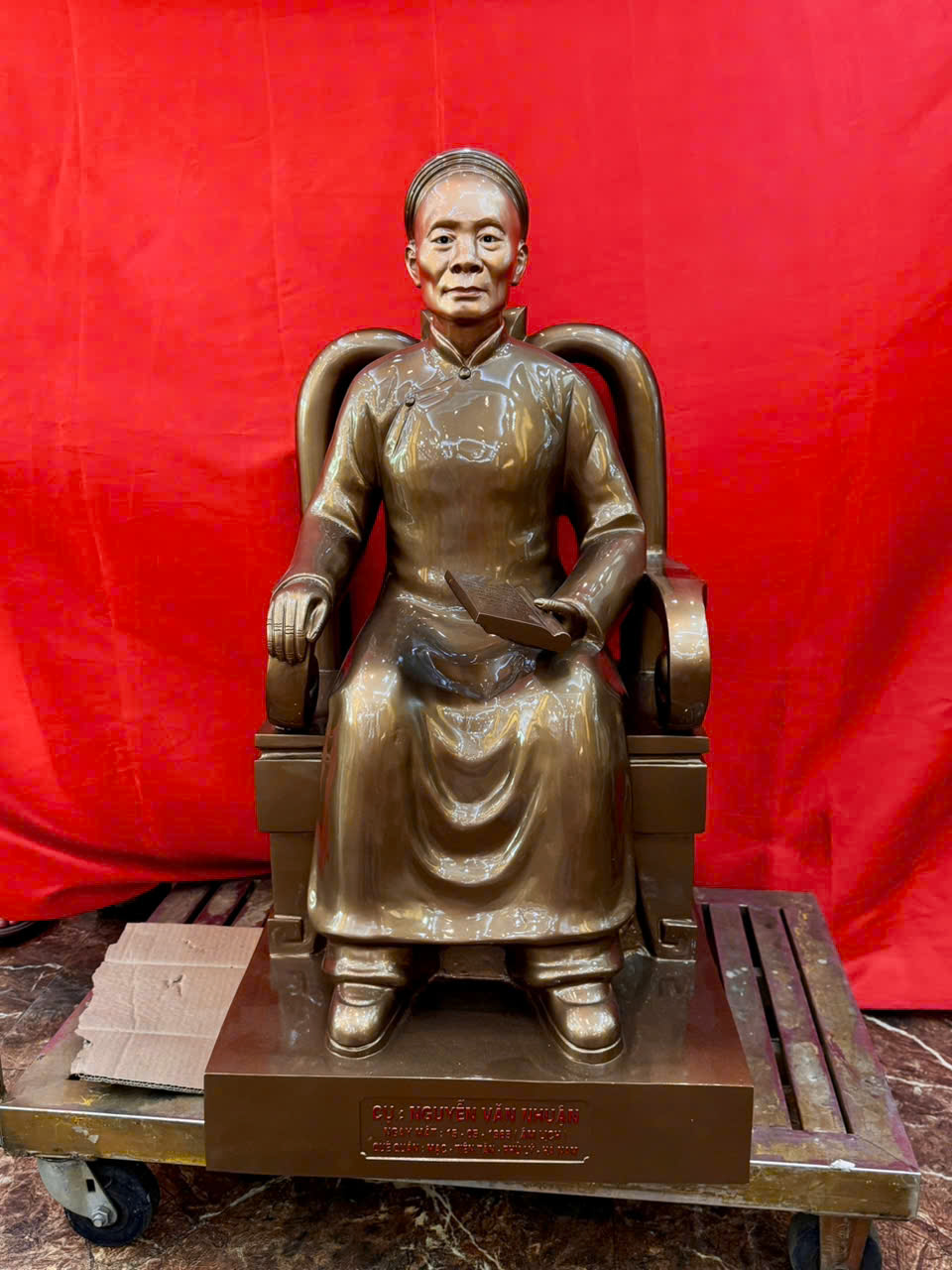 Đồ đồng Dung Quang Hà hoàn thành và bàn giao hai pho bán thân 60cm, một pho ngồi 90cm tại Hà Nam