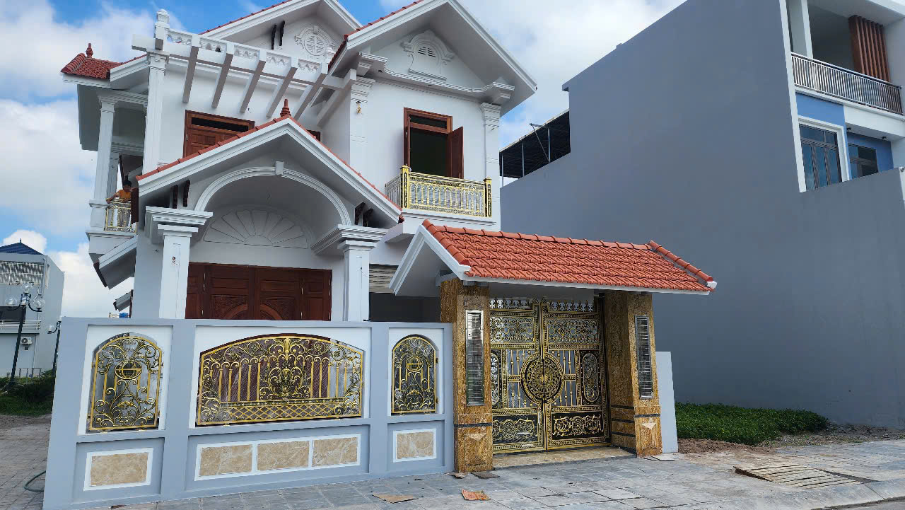 Dung Quang Hà vừa hoàn tất quá trình bàn giao và lắp đặt hệ thống cổng – lan can nhôm hợp kim cao cấp tại Tiền Hải, Thái Bình