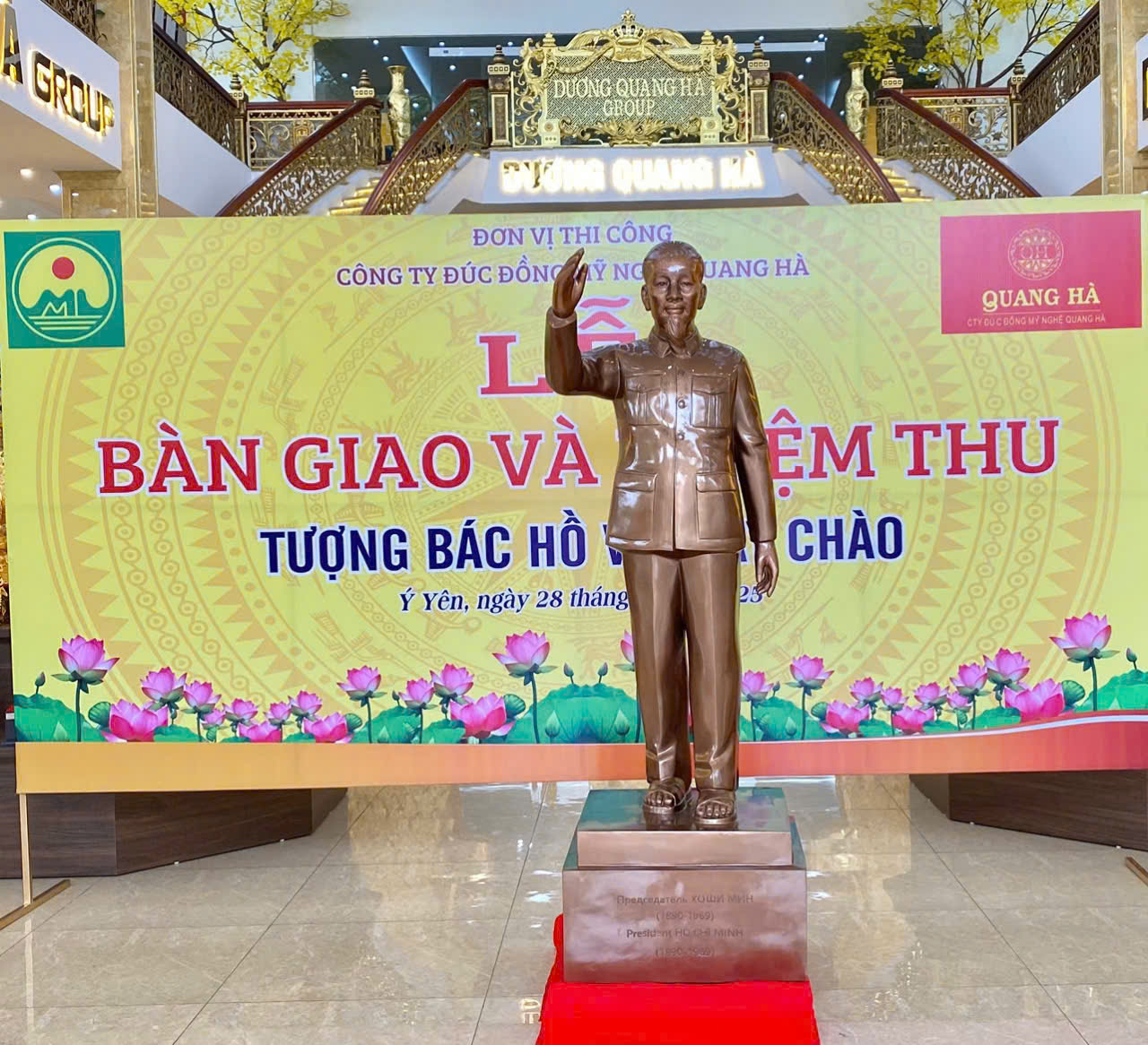 Ho&agrave;n thiện v&agrave; B&agrave;n giao Tượng B&aacute;c Hồ bằng đồng chuyển sang Nga
