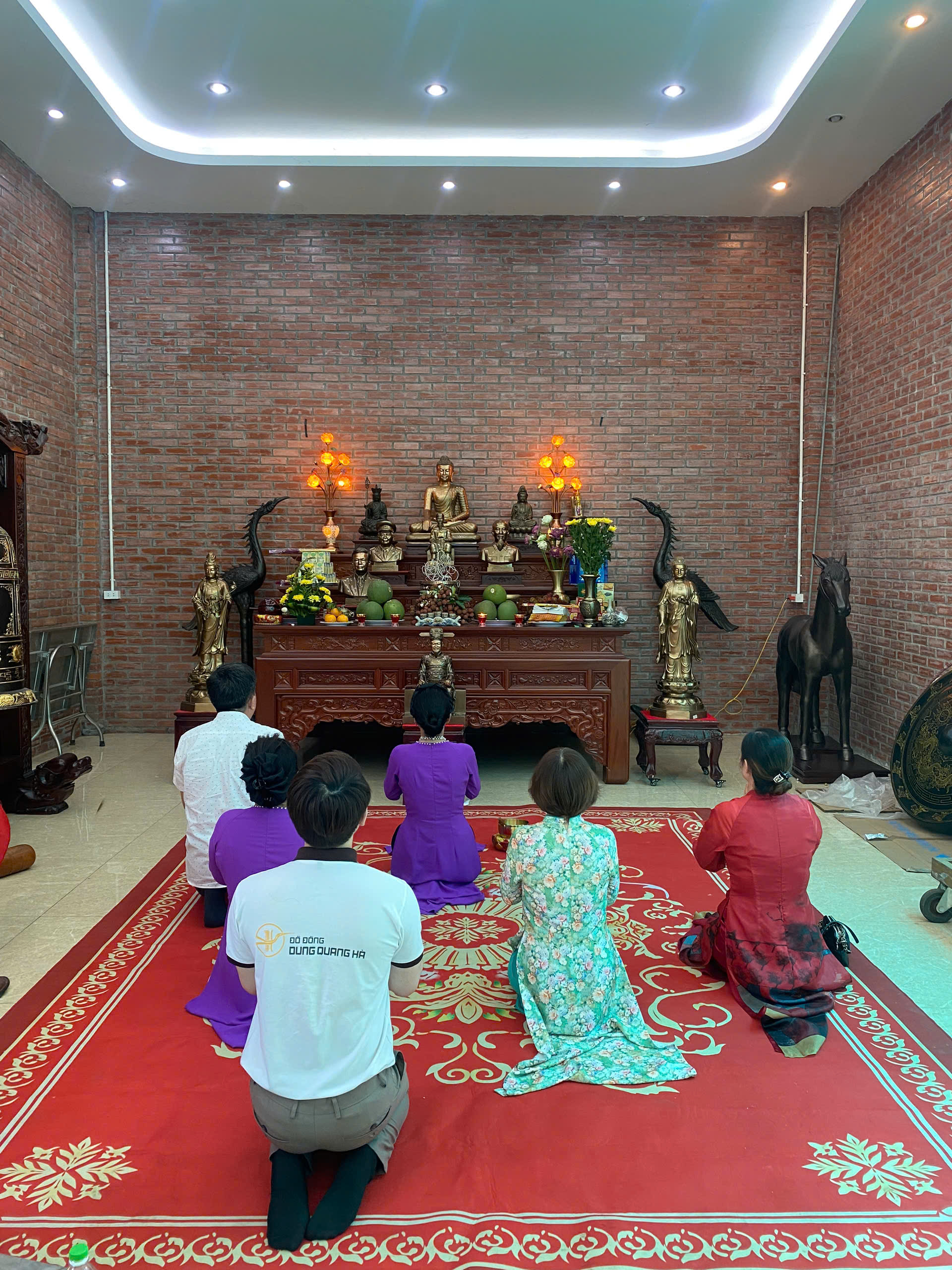 Họ Đặng tới xưởng Đồ đồng Dung Quang H&agrave; để rước tượng Thủy Tổ về Hải Ph&ograve;ng
