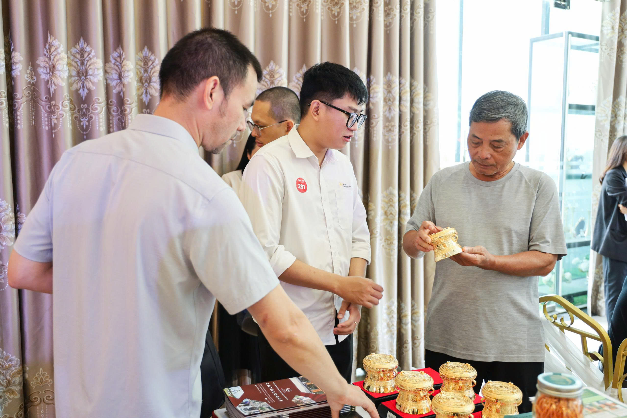 Đồ đồng Dung Quang Hà góp mặt tham dự sự kiện BNI - Chắp Cánh Doanh Nghiệp Trẻ Bay Xa